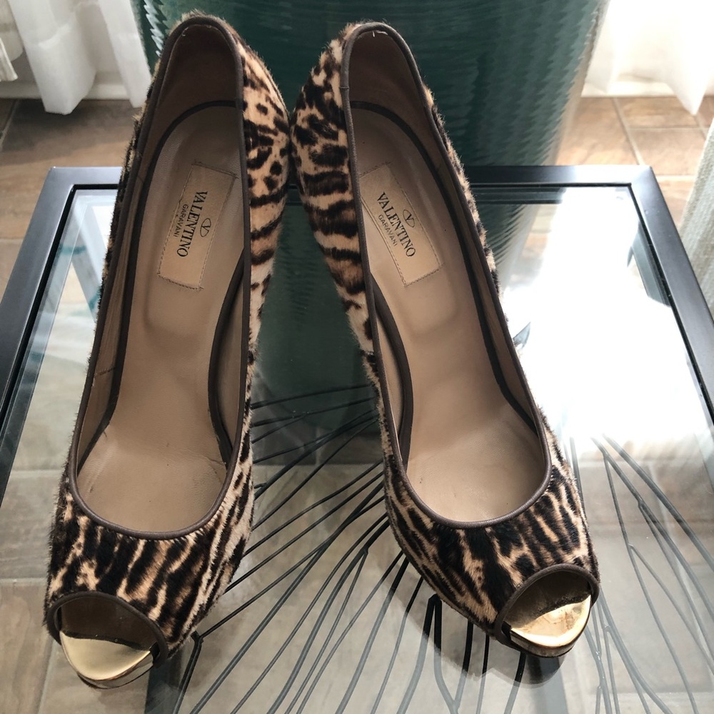 Valentino Garavani Peep Toe High Heels Fur Leopard